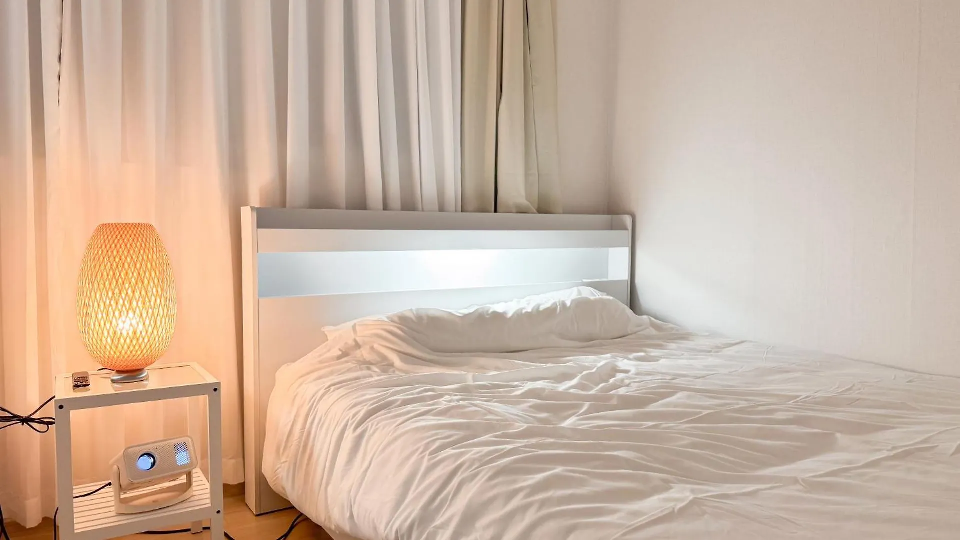 #Free Luggage Storage, #3 Rooms, #4 Beds, #Rooftop, #Han River, #5 Minutes To Dangsan Station, #Hongdae, #Hapjeong, #Airport Bus, #16 Pyeong, #Group, #Room 301 Сеул