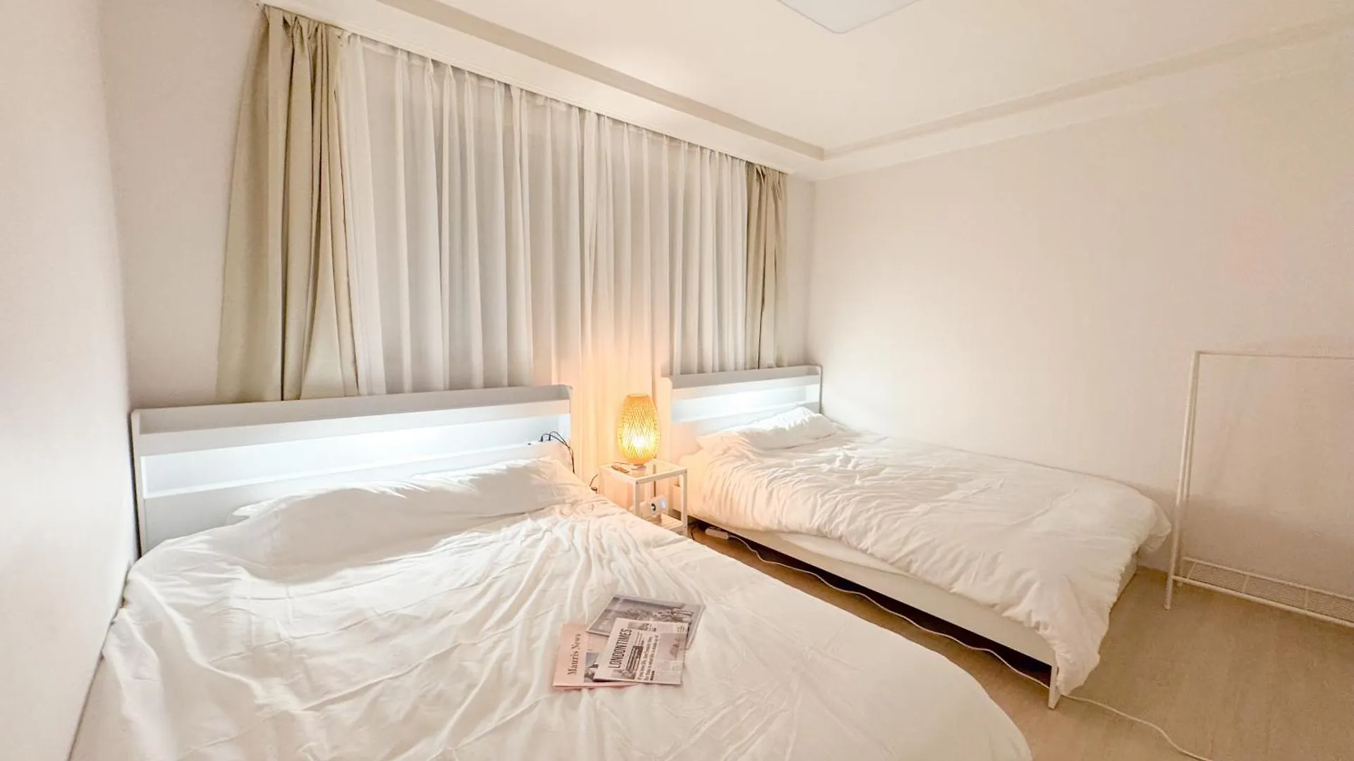 #Free Luggage Storage, #3 Rooms, #4 Beds, #Rooftop, #Han River, #5 Minutes To Dangsan Station, #Hongdae, #Hapjeong, #Airport Bus, #16 Pyeong, #Group, #Room 301 Сеул Южная Корея